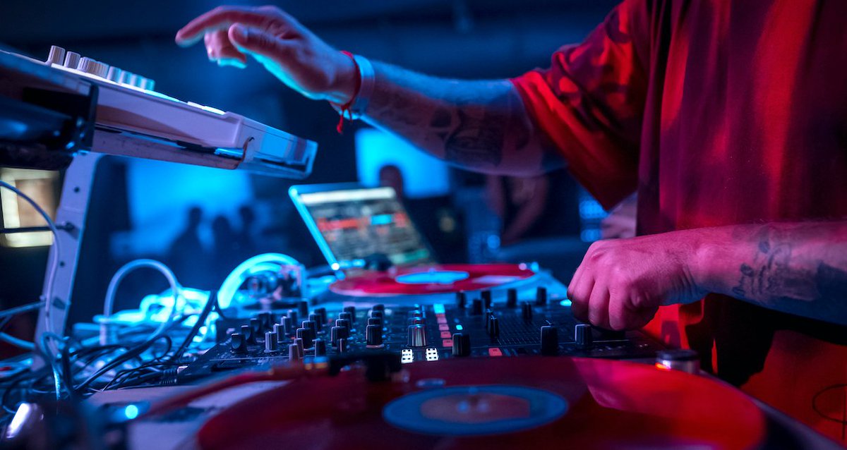 DigitalDJTips's tweet photo. 8 Reasons Why Mixing Is Important For #DJs  ⤵️
 https://t.co/cWYXuRKypx https://t.co/5PLHIEkrgJ