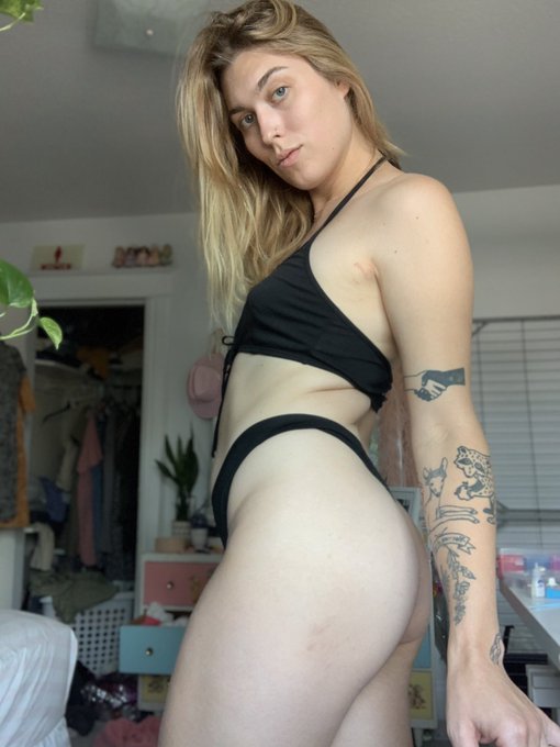 Watch sky 🎀🏳️‍⚧️'s leaked NSFW photo on TwXstars