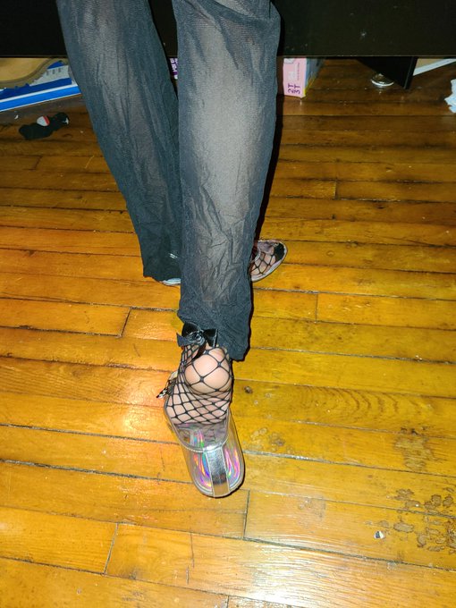 Boys these soles are very sweaty https://t.co/chc50aS9LR<a href="/tag/lace"class="tags"><span>#lace</span></a><a href="/tag/ebony"class="tags"><span>#ebony</span></a><a href="/tag/ass"class="tags"><span>#ass</span></a><a href="/tag/fatass"class="tags"><span>#fatass</span></a><a href="/tag/lacepanties"class="tags"><span>#lacepanties</span></a><a href="/tag/sheerthighhigh"class="tags"><span>#sheerthighhigh</span></a>