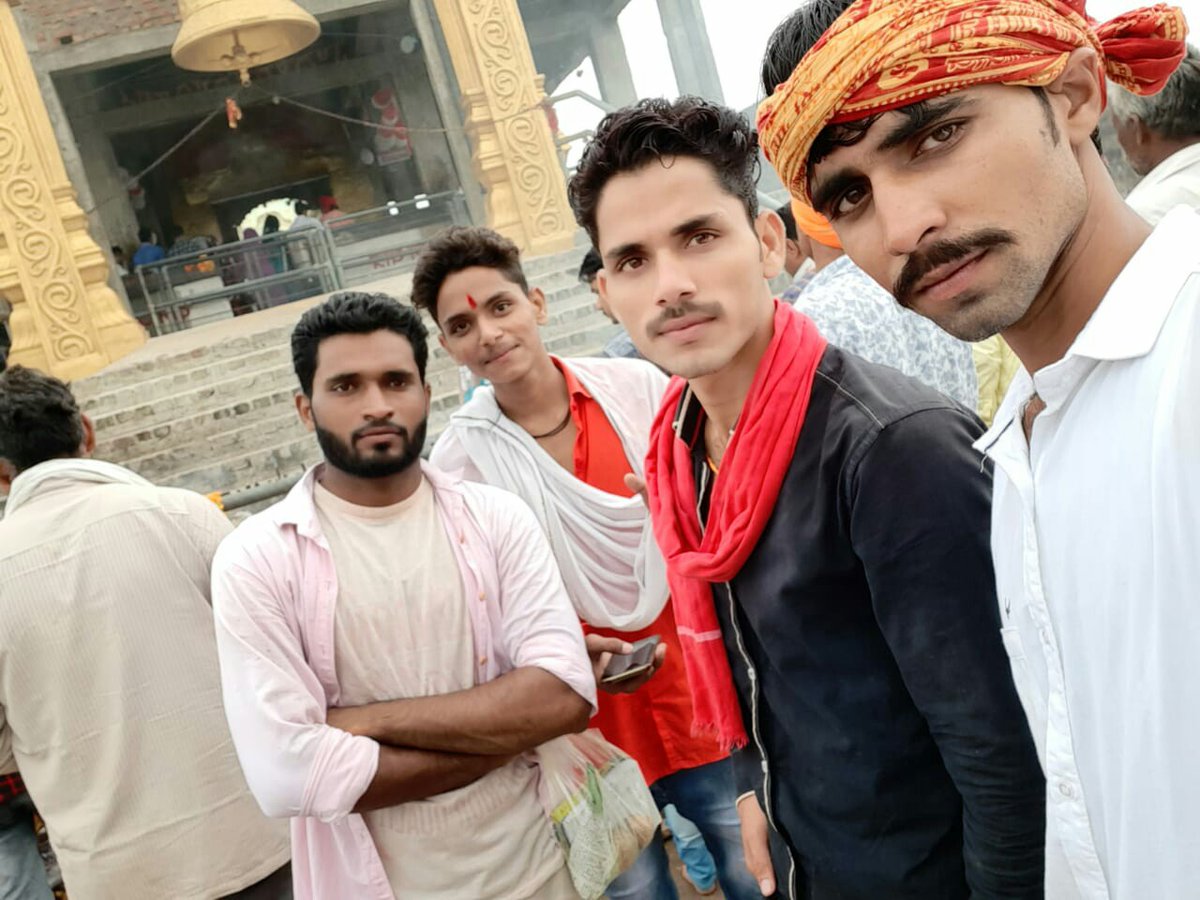 always_pradhan's tweet photo. #VIP YADAV
♦ Very Important Person ♦
.
.
.
#मुझे_याद_हैं ।।
#modal
#thrwoback
#totalmemory
#memory. #dau
#faisonlove. #lifestyle
#bhojla🏡. #netflix
#jhansi
@impradhan786 @hariomdaubhojla @maheshkashyapsp https://t.co/8zHeza43WI