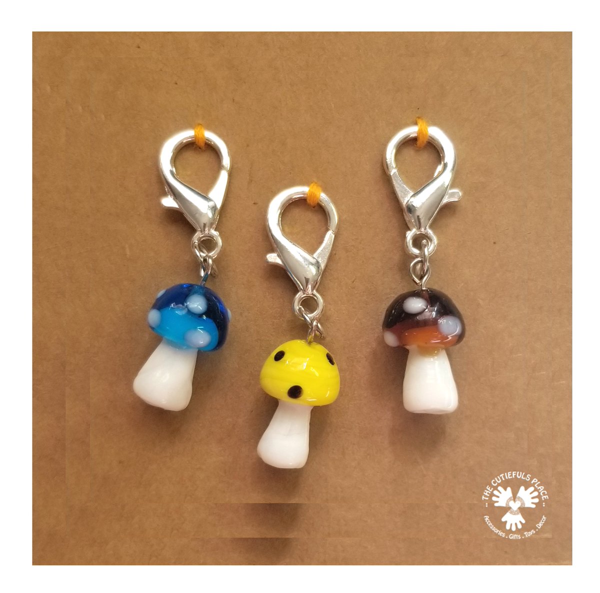 🍁🍁 We are just 43 days away from #fall, can you believe it?! Let's start getting into the #autumn mood with these #cute #mushroom #stitchmarkers! (🍄 etsy.com/listing/752076…)

#etsy .@etsy #craftychaching #justartisan #shoppershour #elevenseshour #crochet #yarnlover #knitting