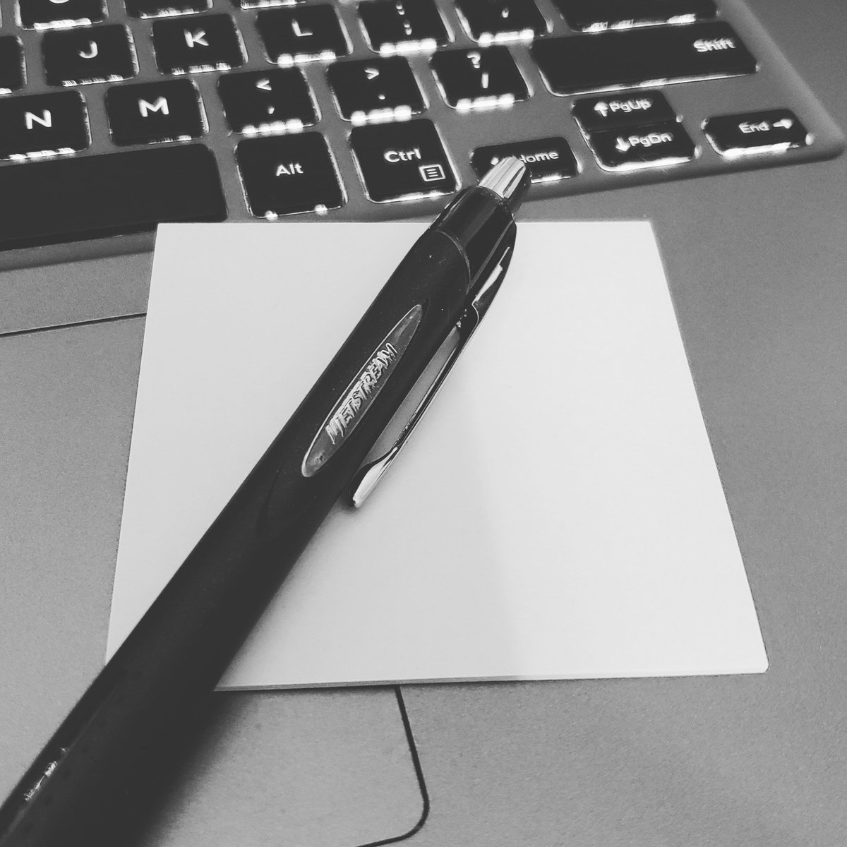 Mondays are dope ⚡ I've been takin it easy on weekends lately to recharge &amp; it's got me amped about Mondays.

Goals go on sticky notes &amp; Monday means I get to tackle new stuff, set new goals &amp; fill up this sticky note with all the new priorities.

Lace up &amp; go kick Monday's ass.