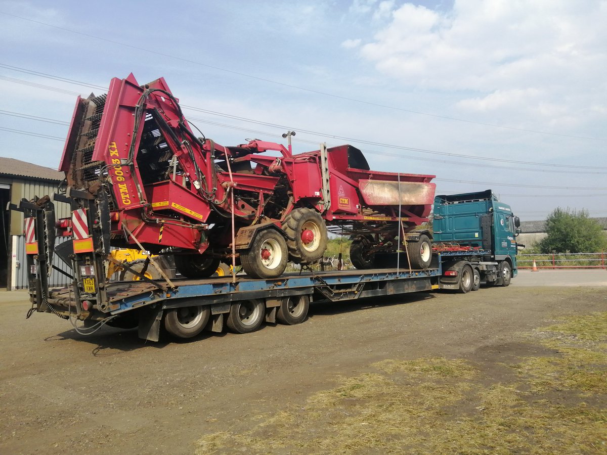 On the count down. Big toys for big boys. #farmhaulage #CLT #lowloader #sugarbeet #beet20 #bigboytoys