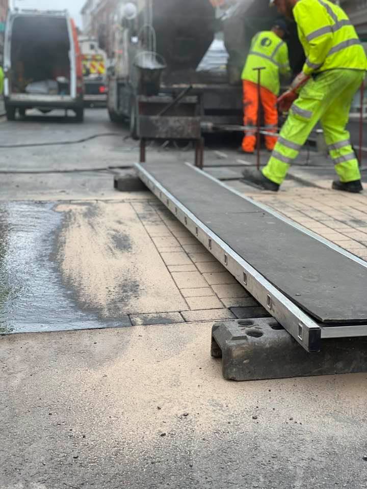LMSHighways's tweet image. Great shots taken by our Contracts Manager weekend. Our crew has been delivering imprinted surfacing using a custom made mould to meet the clients specification and match the existing surface.
#lmshighways #highwaysrepair #surfacetreatment #imprintedsurfacing #Tiverton
