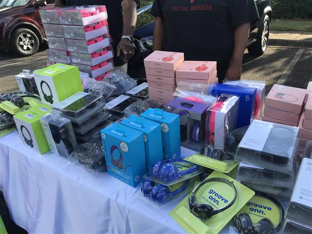 dstcltalumnae's tweet photo. Kudos CAC! Members exceeded a goal of 300 headphones & earbuds for homeless CMS students. Members donated 336 headphones AND 156 earbuds (490 items; $5,000 value). The items will help students be better prepared to start school. #CACRocks #CACCares #ServiceInOurHearts #DST1913 https://t.co/w04wHugxZN