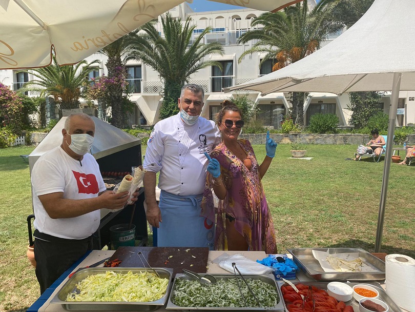 NecdetGursoy_'s tweet photo. Kebapçı güzeli #özlemyıldız #azkaotel #bodrum #haberola #adanakebabı #kebap
https://t.co/uw2DEOZ9Wj https://t.co/CIs8PMw3Nt