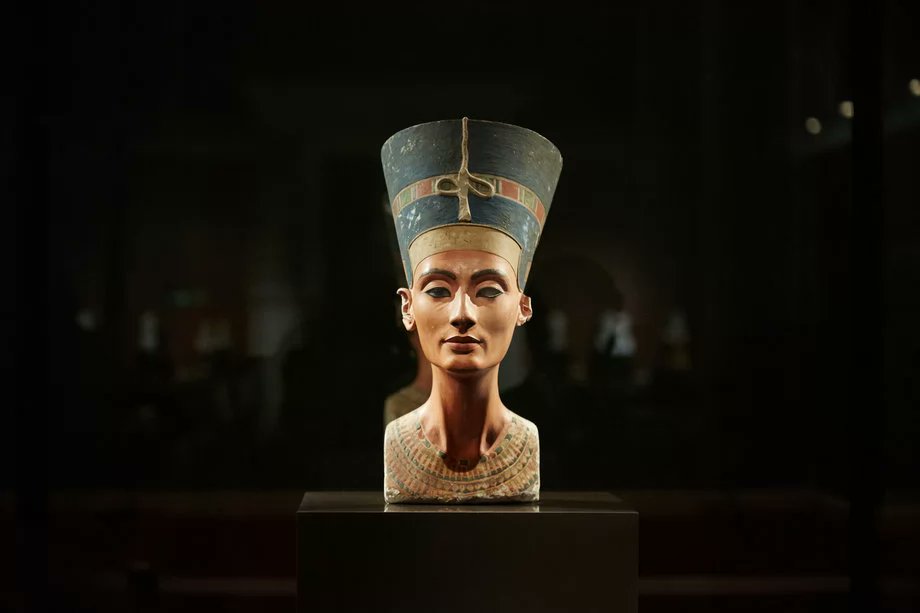 нефертити египет. бюст нефертити. айн цвайн нефертити. бюст царицы нефертити. бюст нефертити каирский музей.