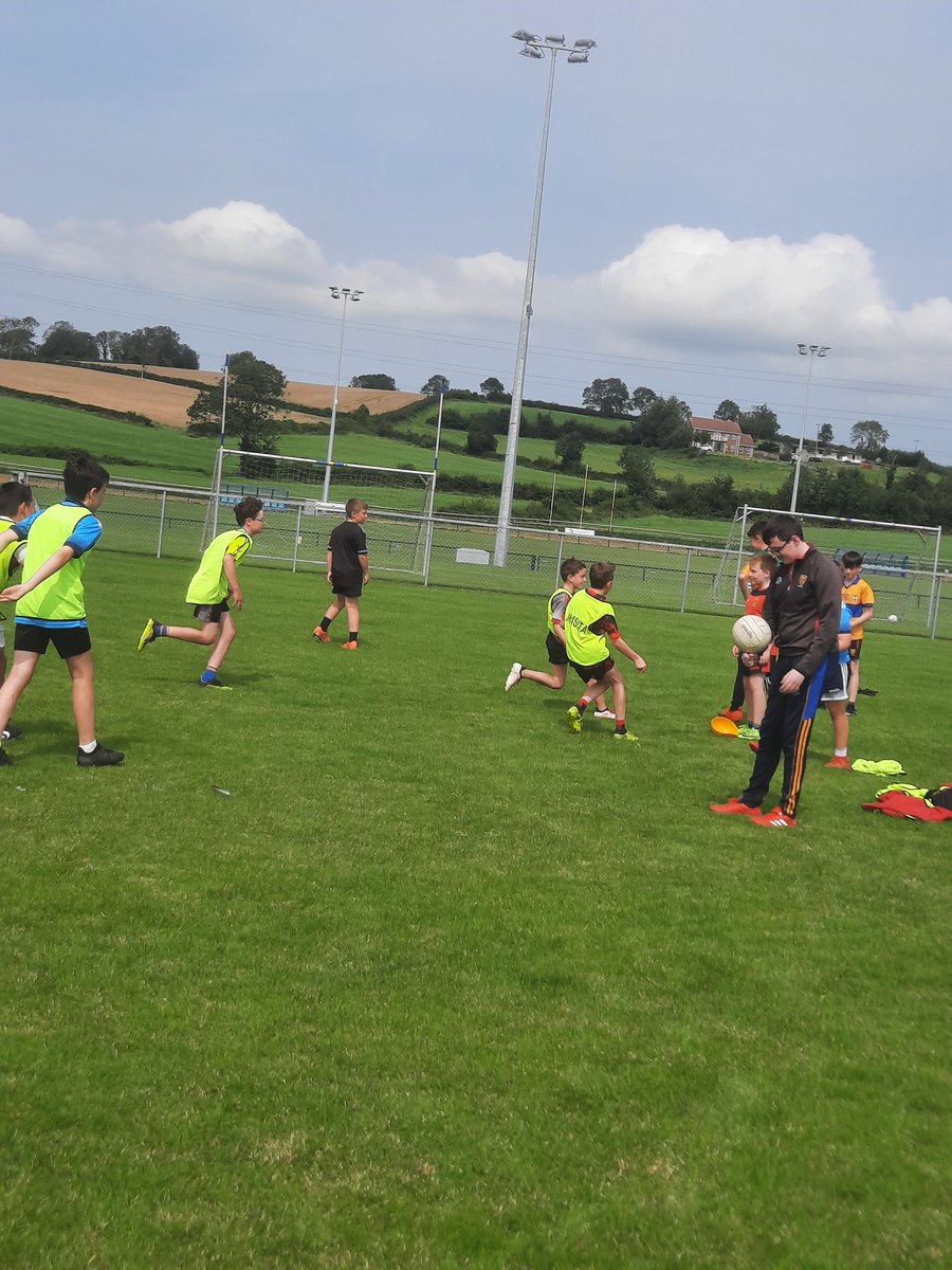 s_gaelic's tweet photo. What a start to our camp @tullylishgaa  over 80 kids having fun and playing games 🥳🏐. Tomorrow is skills day with @BennyCoulter82 🙌great to be back 👌
✅ please remember to send water and snack with kids. 
✅ early drop off available please contact page. https://t.co/rrdbeNrNO5