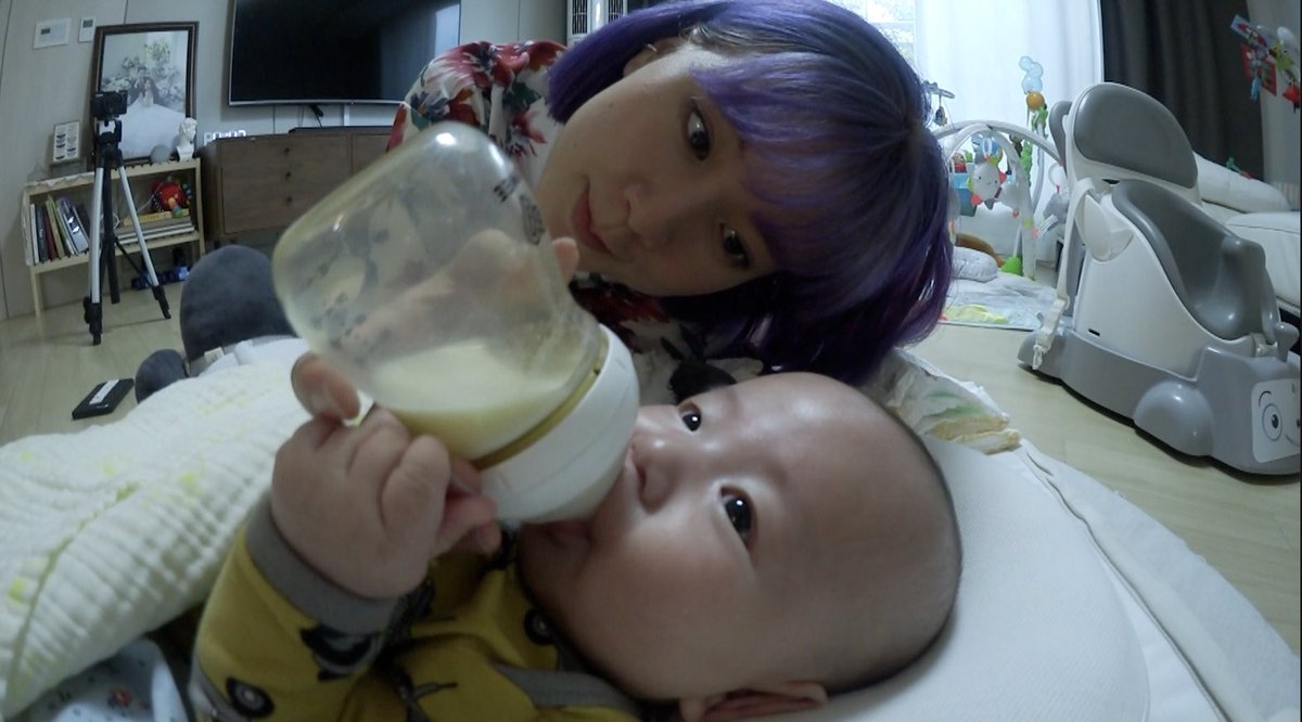 q2han's tweet photo. New vlog❤️ babysitting🤣👶🏻👉🏻 https://t.co/j39DiLS1rR https://t.co/hVw8K58arr