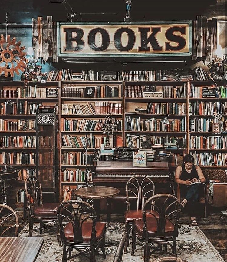 booksandwine76's tweet photo. *immediately books ticket to Denver* #MutinyInformationCafe 📷 _wanderlustandwhiskey https://t.co/R1TC2bHVII
