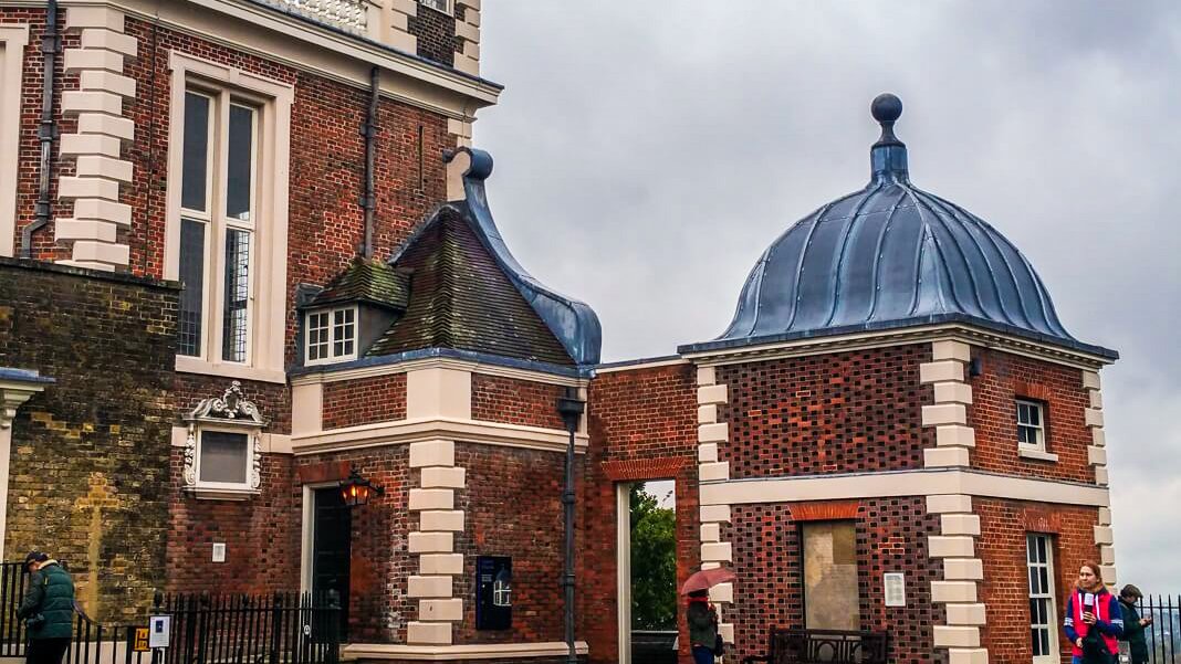 BBGuides's tweet photo. In 1675, #Onthisday, King Charles II and John Flamsteed laid the foundation stone of the Royal Observatory in Greenwich, London, on a site chosen by Christopher Wren.  Since then, it played a major role in the history of #astronomy and navigation.
@ROGAstronomers @RMGreenwich https://t.co/o8Tib2KpEh