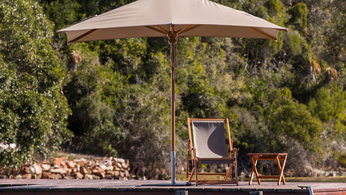 Looking for a rugged outdoor umbrella? The #SafariUmbrella from #Woodline has a timeless design with a eucalyptus pole &amp; durable #Sunbrella canopy in multiple shapes &amp; colors.

decorinteriorsus.com/woodline-safar…

#woodline #safariumbrella #patioumbrella #marketumbrella #outdoorumbrella