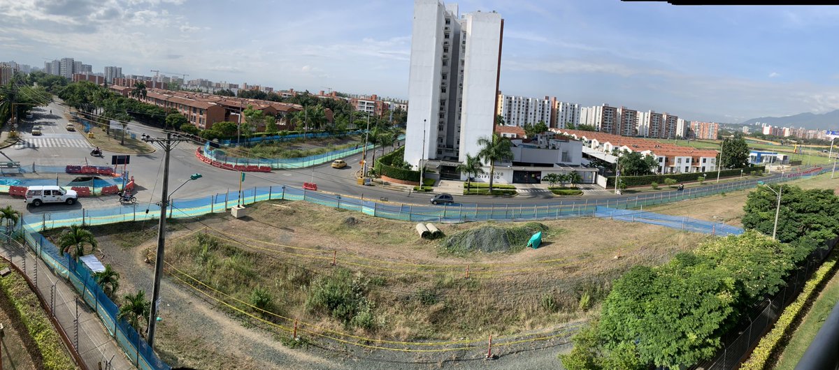 Jeyko9's tweet photo. Increíble obra de los maestros de @METROCALI @AlcaldiaDeCali y que se perpetúa con el bueno para nada de @JorgeIvanOspina , en esta los artistas reflejan el estado actual del país... agradecimientos especiales a @MauriceArmitage 👏🏽👏🏽👏🏽... https://t.co/JAbKHLmuAb
