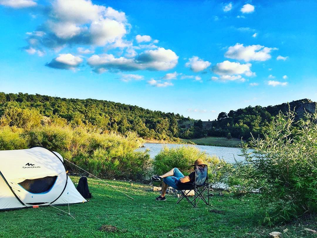 📍 Atikhisar Barajı Kamp Alanı / ÇANAKKALE

Atikhisar Baraj kampı için şehir merkezinden yaklaşık olarak 15 dakika boyunca gitmeniz gerekecektir. Gezgin ve turistlerin yanı sıra Çanakkaleliler tarafından da çok sık tercih edilen bir kamp alanıdır.

#kamp #kampyerleri #kampkafasi