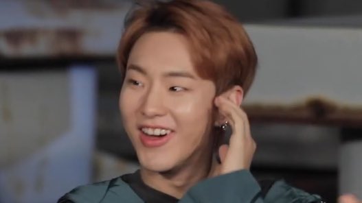hoshisquishy's tweet photo. HOSHI LOOKS SO GOOD WITH THAT HAIR COLOR AND HIS EXPOSED FOREHEAD, I THINK IM GONNA PASS OUT https://t.co/WF40LNlbwq