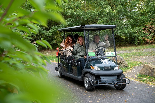 GroupePVCP's tweet image. Selon l'@ADEME, le #tourisme représente 8% des émissions mondiales de #GES et 3/4 sont liées au #transport ! 🚗 C'est pourquoi chez #PVCP, nous avons coeur à faciliter l'accessibilité de nos sites et à tendre vers la #MobilitéDouce. #MoreThanHolidays