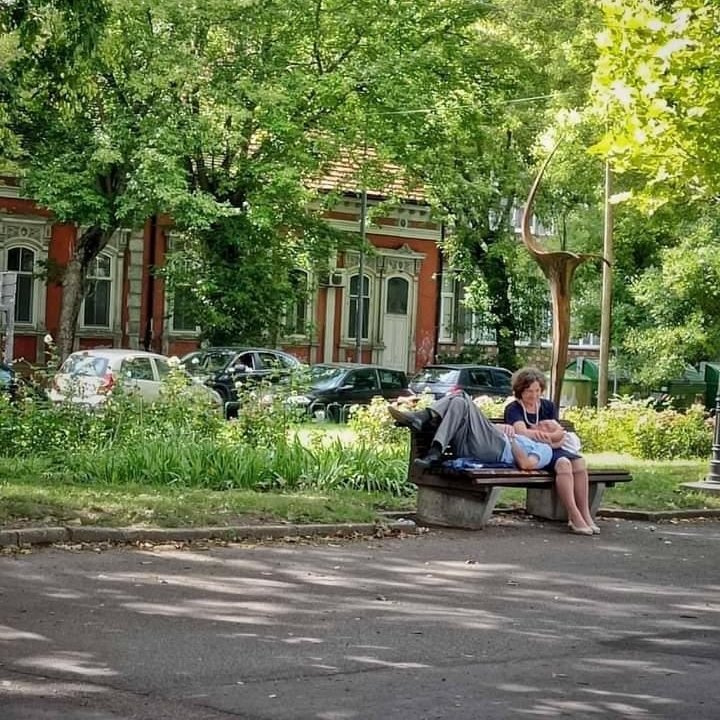 zar ne znaš da prava ljubav, godine ne broji?