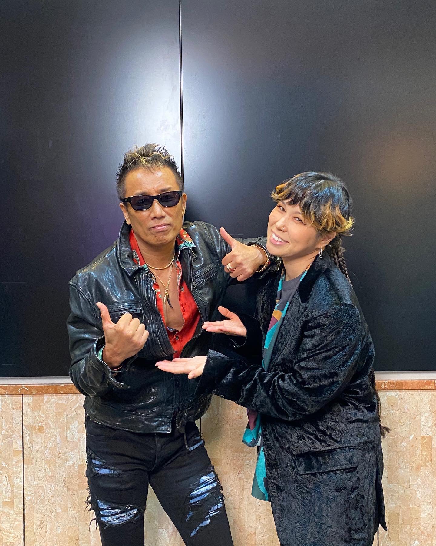 Ai 今日は初 しゃくなげ色の空 長渕剛さんと一緒に歌いましたが みてくれた皆さんどうでしたか 医療従事者の方々や今も仕事してる皆様 入院して病気と闘ってる方々や迷ってたり悩んでたりしてる皆さんにもこのメッセージが届いてるといいな