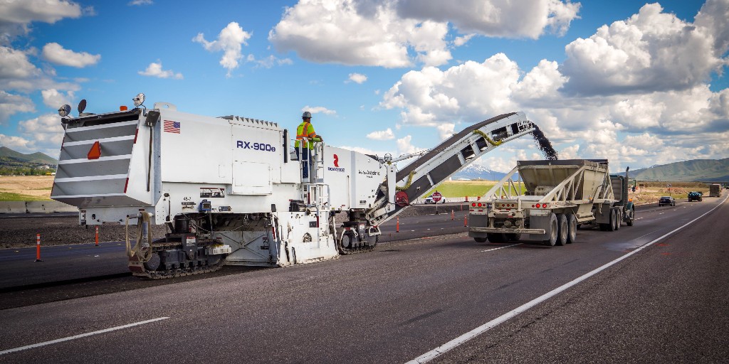 Roadtec's tweet photo. #MondayMilling with the RX-900 in Idaho!
#AsphaltMilling #AstecIndustries #oneAstec
https://t.co/oiNbs2OW2Z https://t.co/GmdW6tzphN
