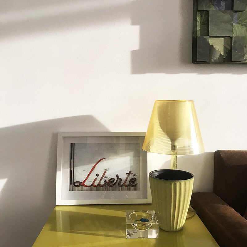 UNA CASA.
Tu libertad = Mi libertad
YoMEC trabajo en mi CASA-TALLER desde hace 20 años.
Desde aquí sueño con el CAMBIO.
Soñando, construyo la CALLE que quiero vivir.
Caracas te extraño.