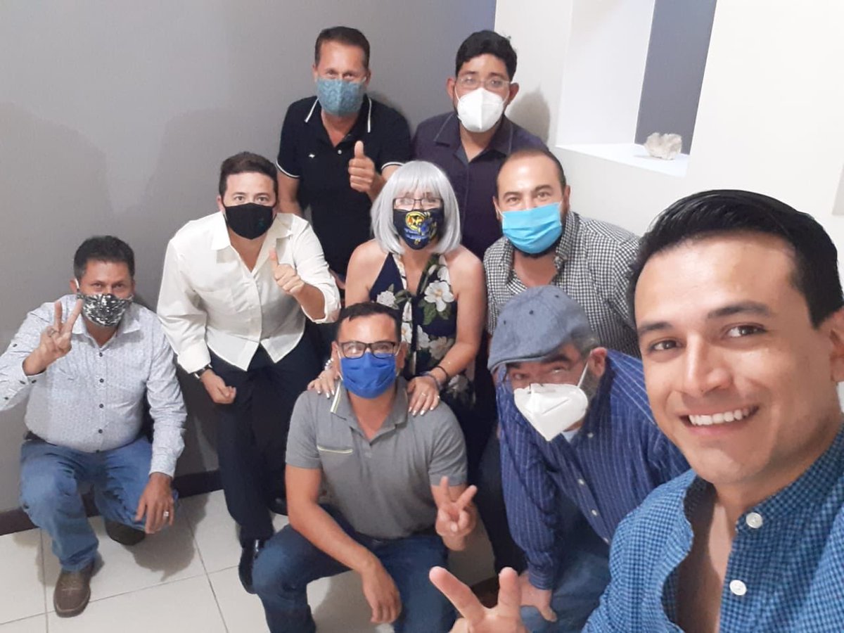 En Chihuahua con Lorena Richards, Jorge Puentes, Óscar Gomez y Paco Turati de Chihuahua, Edgardo Rascón de Bocoyna,  Jorge Valenzuela de Ojinaga, Asaf Jiménez de Rosales y Luis Medina Pdte comité mpal de Jiménez.
Analizamos Cómo va Chihuahua y el pais
#LOMEJORPARACHIHUAHUA