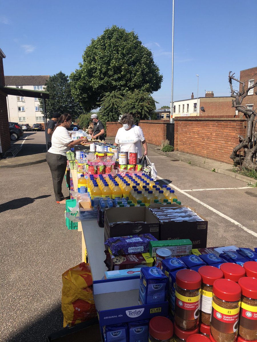 rajbassan's tweet photo. Smashing pop up food bank for those in need In Northampton @RBNGurdwara @ChronandEcho https://t.co/OpI9yQ6xen