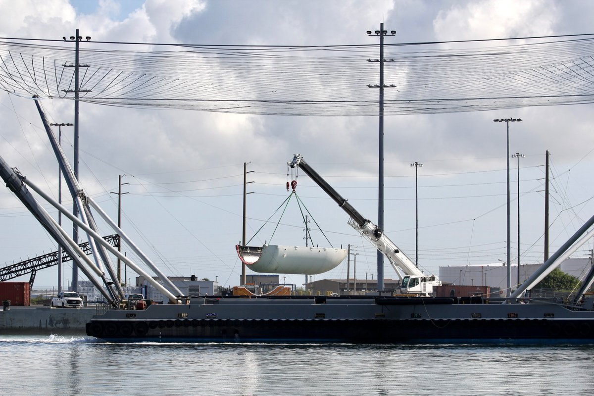 ken_kremer's tweet photo. 2nd #spacex payload fairing hoisted off #GoMsTree from #starlink 10th launch - as #OCISLY berths w recovered #falcon9 1st stage this morning https://t.co/GR8l22SSsj