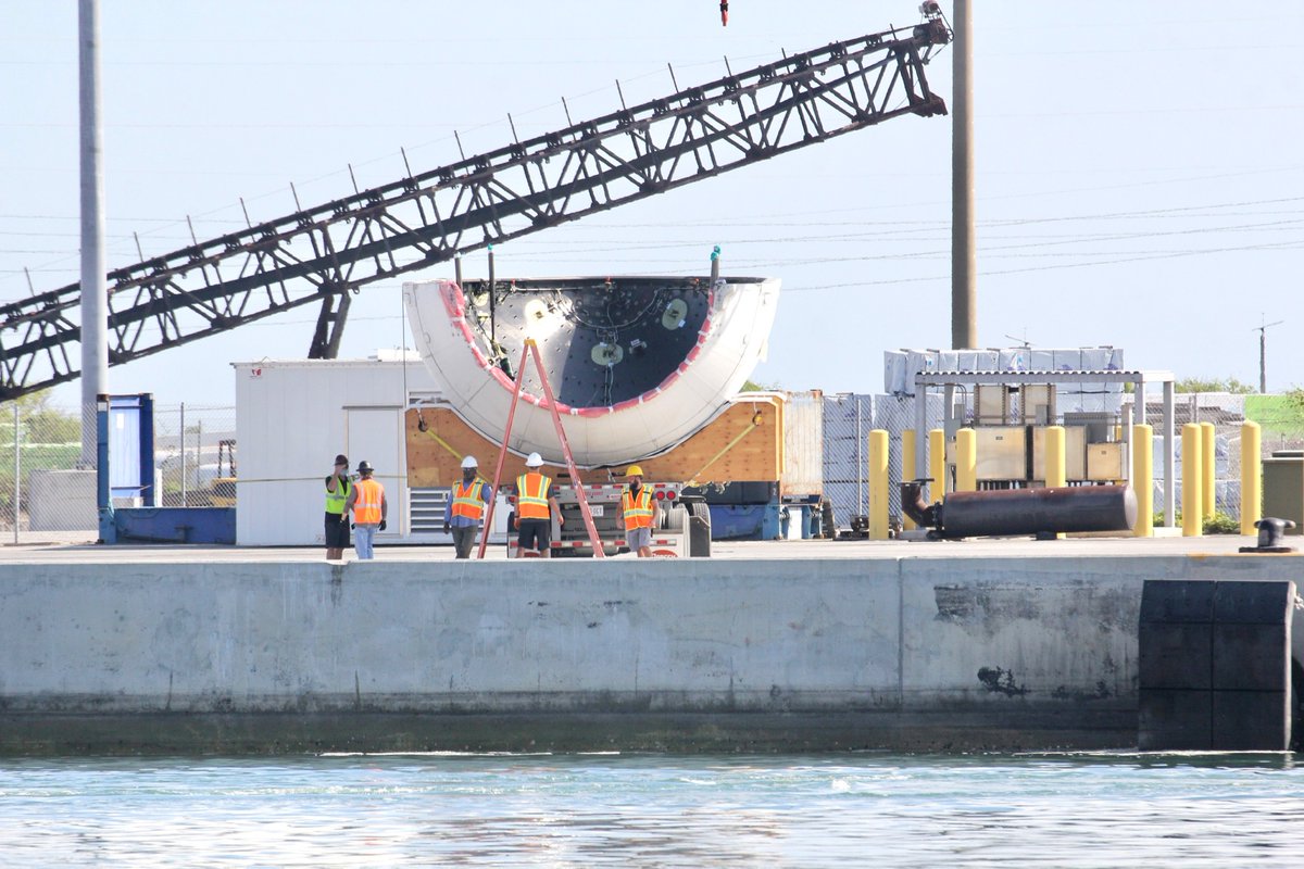 ken_kremer's tweet photo. 2nd #spacex payload fairing hoisted off #GoMsTree from #starlink 10th launch - as #OCISLY berths w recovered #falcon9 1st stage this morning https://t.co/GR8l22SSsj
