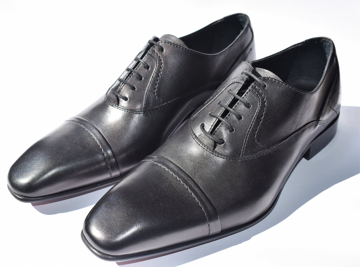 LihleXasa's tweet photo. Our Feature for this week is our lace-ups!!  Starting the week off with our toe-cap vamps 🔥🔥🔥🔥🔥
shop now on https://t.co/TzloxP2wnz 
#mensfashion
#mensformalshoes
#toecapshoes
#oxfordshoes
#formalshoes
#semiformal
#ditisolesway
#InfluencerChallenge 
#29AugustCitizensMarch https://t.co/ZbA9TDCniv