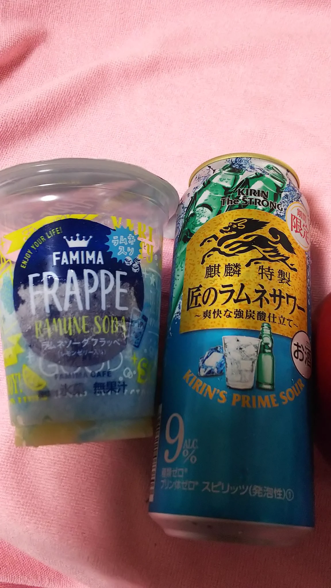 @moshikaba 昼間このツイート見て、
仕事帰りに早速買いに行ったら。。😍💕
最強コンビ発見ですよ😃‼️
メチャウマです😝💓😍💕😋💖
#ファミリーマート
#ラムネソーダフラッペ
#匠のラムネサワー 