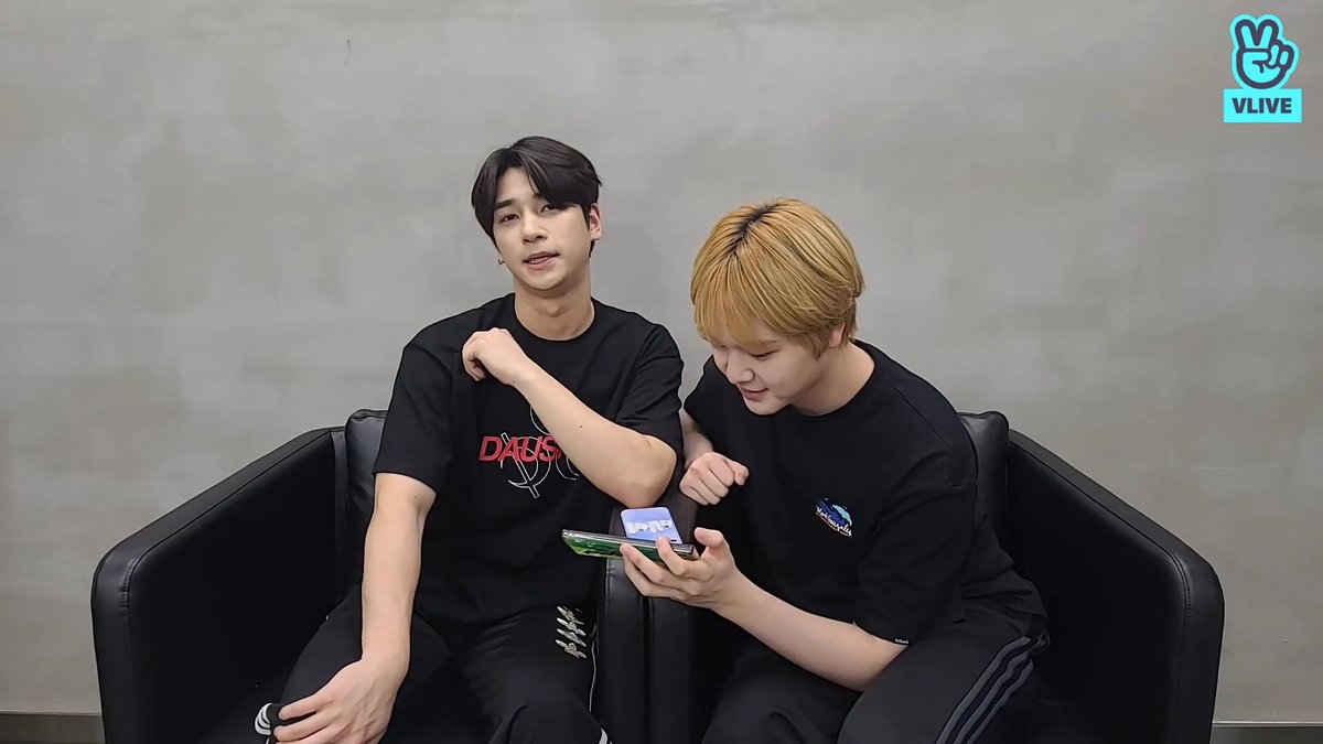 : Can you let me read the comments too?: Hehehe: It almost looks like you own that phone.: Please make an apple hair!: We have no hair tie atm. Ah... too bad~~ *Hangyul visibly faking that he wants to do the apple hair lol*