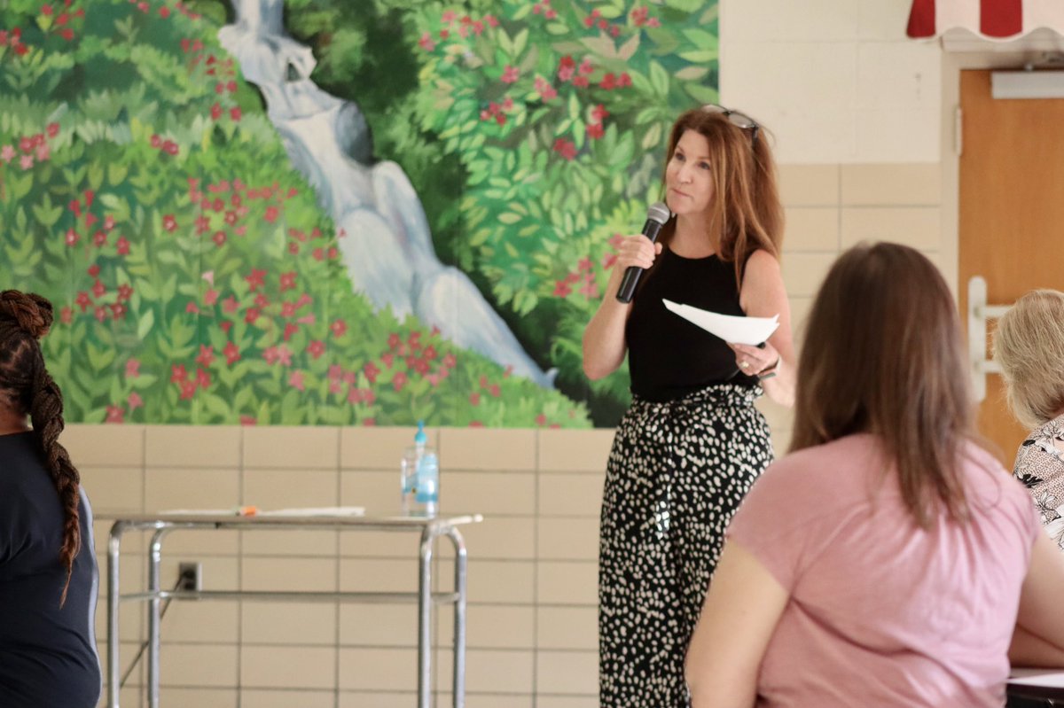 cmsjacksontenn's tweet photo. Our staff is back in the building! Dr. Harris encouraging the staff and giving the new members of our community a chance to introduce themselves. We have a new and challenging year ahead but just like the sign says, we can do hard things. @JMCSchools @suptking https://t.co/IMXS1dNram
