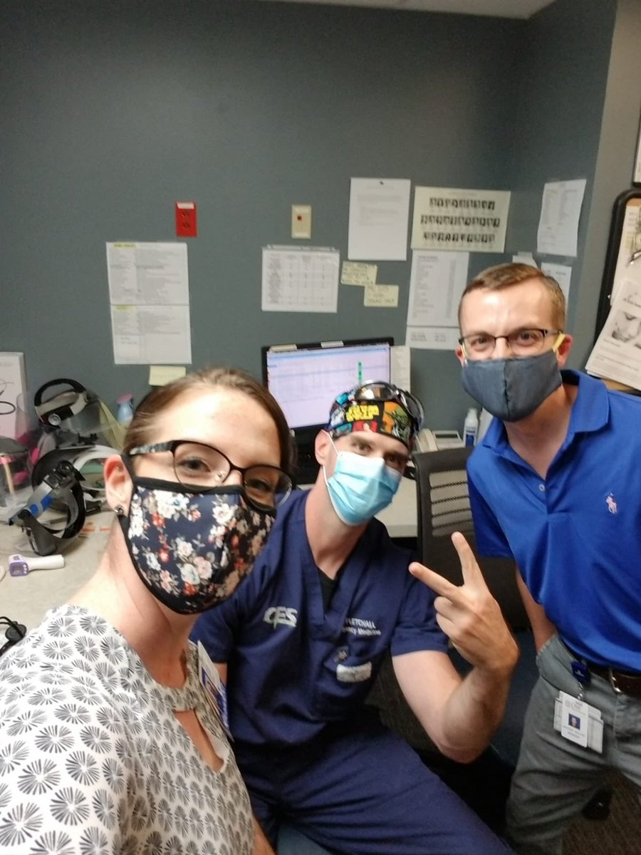 Your Monday reminder that the ED &amp; admitting team really can be friends! We’re grateful for #Peoria ED docs who value #MedEd (and #StarWars scrub caps) ✌🏽