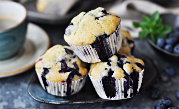 malacukierenka's tweet photo. Puszyste ŁATWE Babeczki z BORÓWKAMI – Muffiny!
link: https://t.co/wsPZ1IH5Pw
#muffins #muffiny #babeczki #deser #pycha #jedzenie #wdomu #borówki https://t.co/QHXcqbP1Av