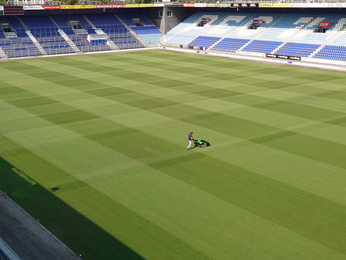 De grasmeester en zijn veld. #peczwolle