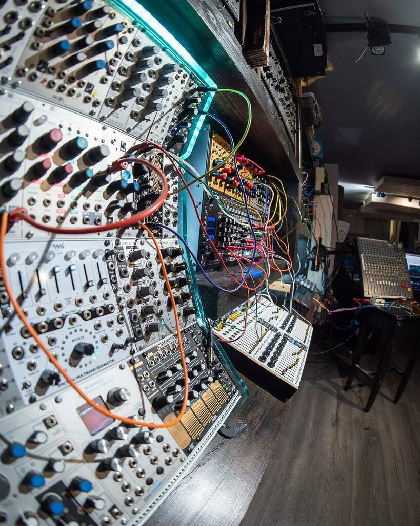 👾 🎵 👾 
.
.
.
.
#modularsynth#musicstudio#sounddesign#synthesizer#analogstudio instagr.am/p/CDtjbzZBhjK/