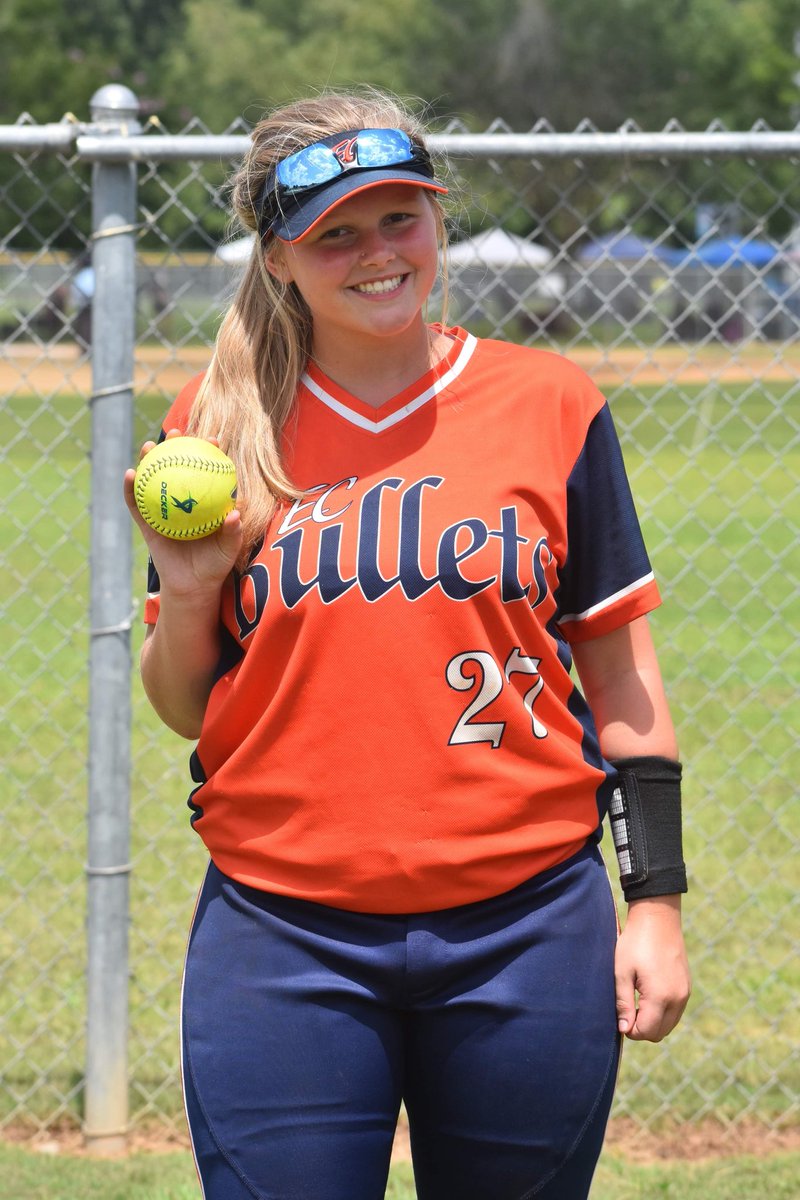 bullets_nc's tweet photo. So proud of our ladies for a great weekend. 5-0 with 5 Bombs, only gave up 4 earned runs in 22 innings and teammates picking each other up = Champs! Thanks @EastCobbBullets #bombsaway #gobullets https://t.co/y99MIJawNW