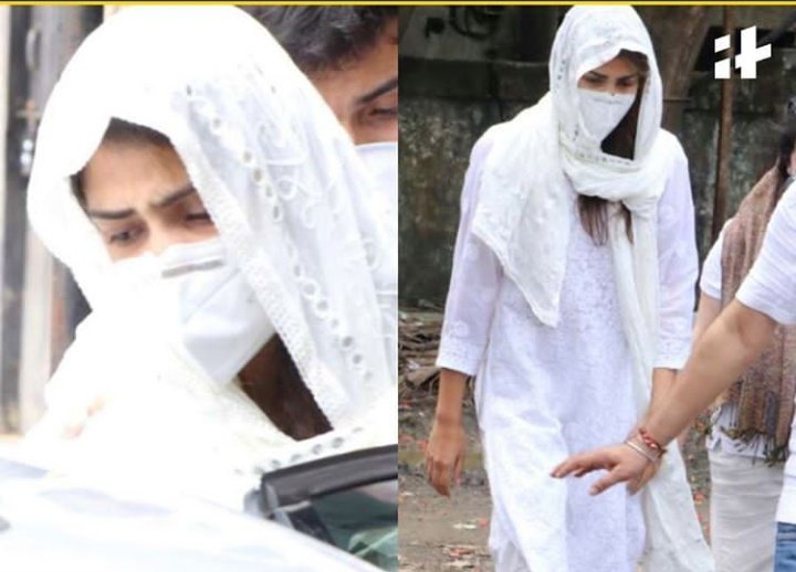 ShikhaT91233388's tweet photo. #RheaChakroborty fails to inform ED about her second mobile phone, she gets caught lying after ED show her the call details of of her second phone number,
Forensic examination of the mobile phone will be conducted and data will be retrieved.
#ArrestRhea 
#EDExposeRheaInSSRCase https://t.co/ZdbjCD2Ho6