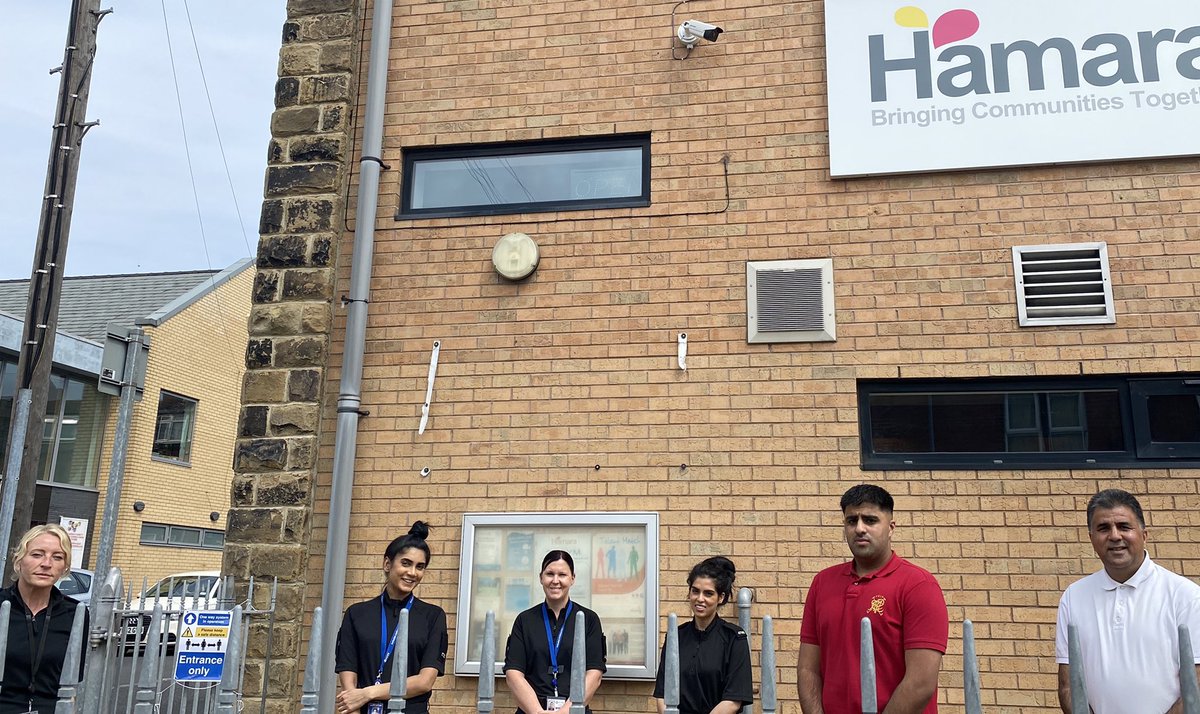 asgharlab's tweet photo. Absolutely delighted to meet @WYPositiveActn team @HamaraCentre while keeping #SocialDistancing PC Degree Apprenticeship Recruitment  event &amp; for further information please go @WestYorksPolice.  Big thank you PC Aliya Hussein, PC Recheal Hides, Pc Fifi Patel #BAME #postiveAction https://t.co/qPMeAatsYU