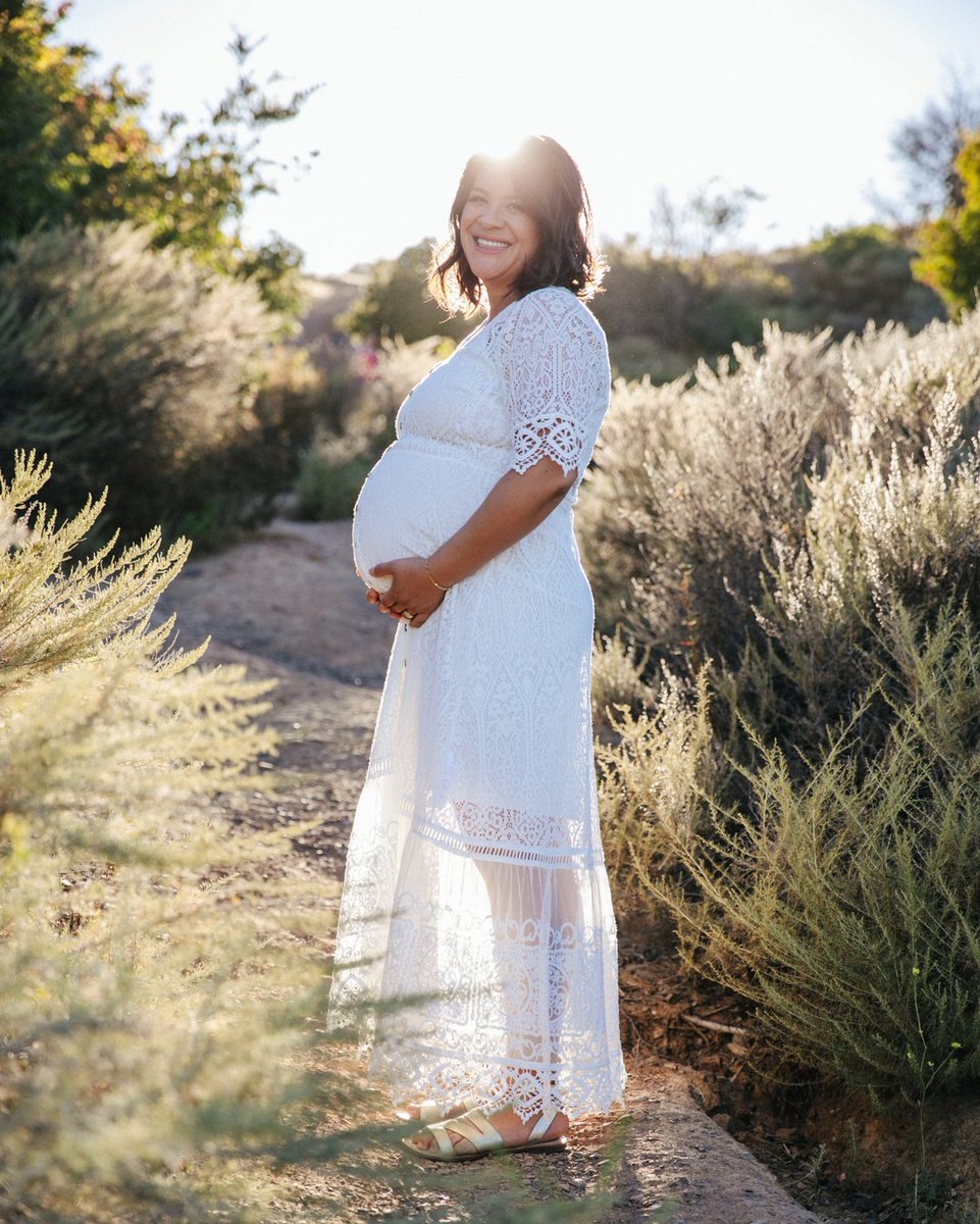 hiplushello's tweet image. Mondays are for glowing 👌🏻

@runbikedrink + @kimbakerbeauty, can you believe the baby in this bump is on the outside now??