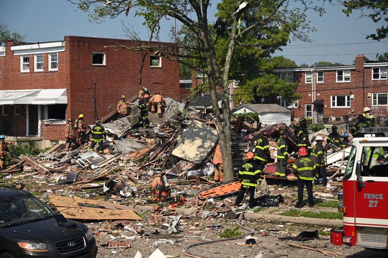 STATter911's tweet image. Listen live to radio traffic, plus early video from an explosion in Northwest Baltimore that leveled a number of homes. Listen &amp;amp; watch here- statter911.com/2020/08/10/lis… #firefighters #baltimoreexplosion