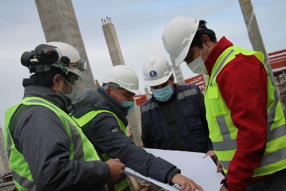 enriquerivasr's tweet photo. 300 puestos de trabajo generará aproximadamente el centro comercial Vivo Outlet que se esta construyendo en la avenida Vicente Méndez de #Chillán. Visitamos las obras  junto al director regional del @IslNuble , Claudio Escobar! #Cuidemonosentretodos #Diguillinunido https://t.co/4dyQPigsCa