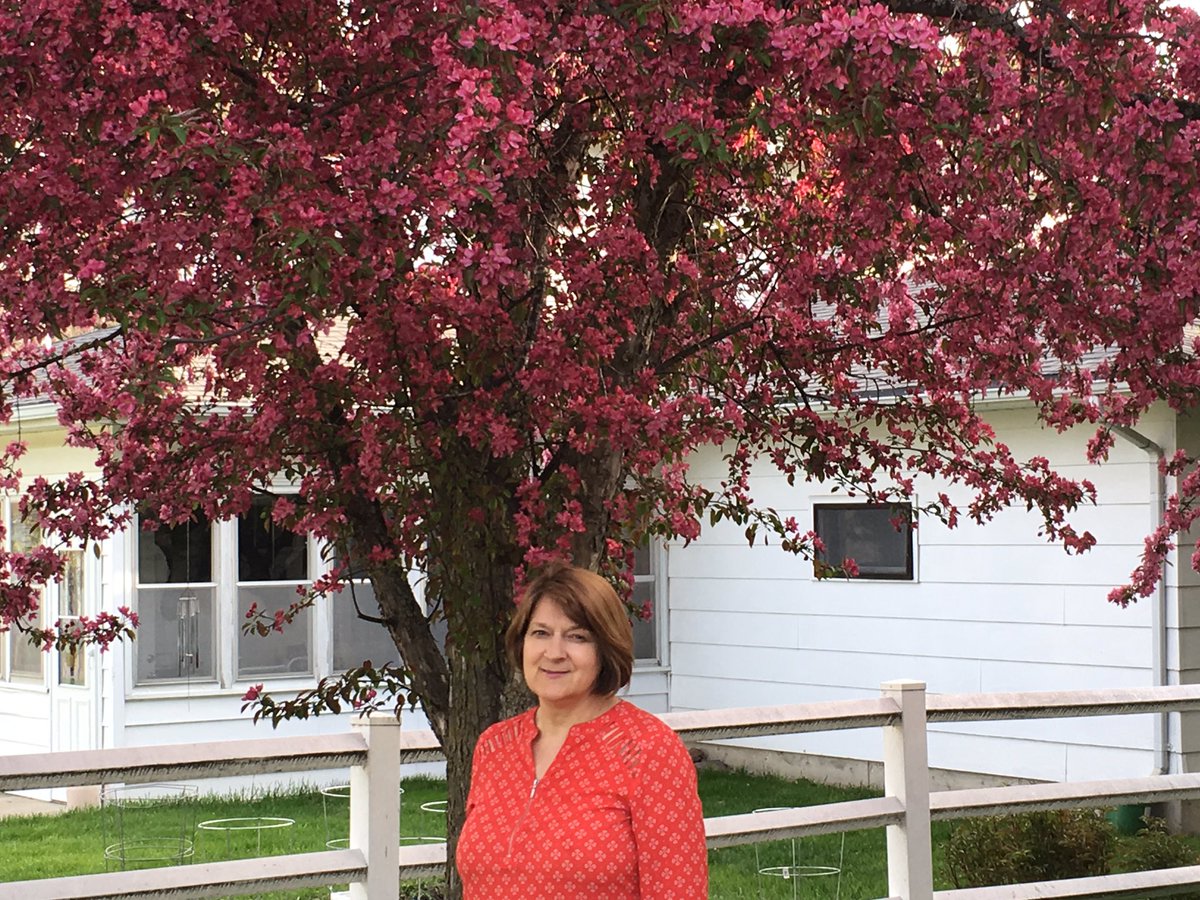 GschmidtGreg's tweet photo. I’ve been married for 35 years (today) to my lovely wife Donna.  We make a good team. https://t.co/1Huv41ySTz