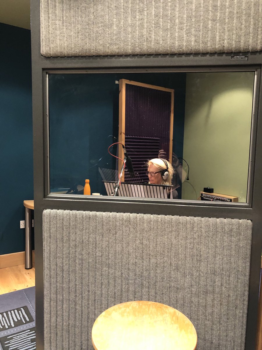 Dawn_French's tweet image. Her over there. Me over here. Doin somethin excitin for the future...