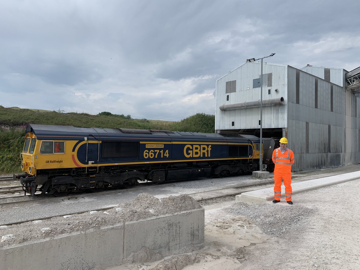 We were happy to welcome <a href="/robertlargan/">Robert Largan</a> <a href="/Conservatives/">Conservatives</a> to our Dove Holes quarry today! It was a great opportunity for some of our employees to have a chat with their local MP and to show Robert one of our tippers and our railhead 🚞 #HighPeak #CEMEXUK