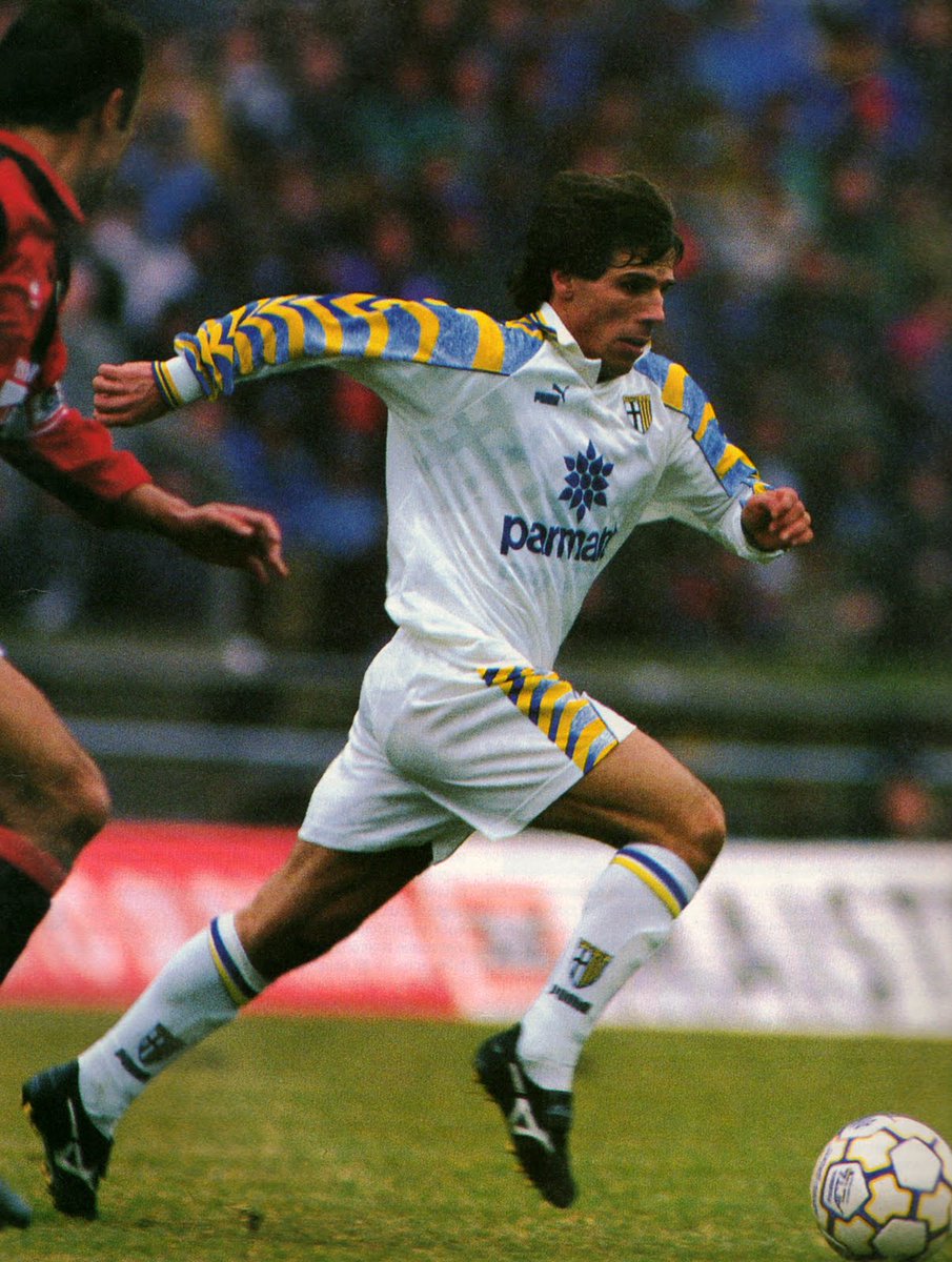nerazzurro32's tweet photo. #Zola
#GianfrancoZola
#MagicBox ✨📦
#Parma
#ParmaCalcio
#ParmaAC https://t.co/r6Xlg1Tecl