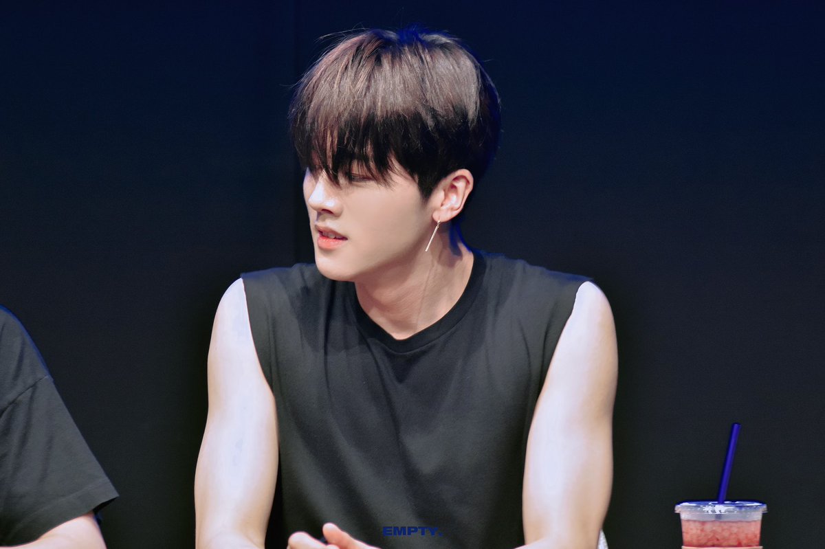 emptYB_'s tweet photo. 180811 신촌 FS

#SF9 #영빈 #YOUNGBIN #인성 #INSEONG https://t.co/yka4qNncNU