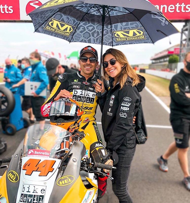 EyewearTy's tweet photo. Looking good @GinoRea in @HackettLondon #eyewear ๐ถ
Great to see some really positive developments with @bikedevilracing in the @OfficialBSB over the weekend๐
We canโt wait until the next round...๐
#BSB #DoningtonBSB #Donington #BikeDevilRacing #BikeDevil #Mondottica https://t.co/nszIwUX93o