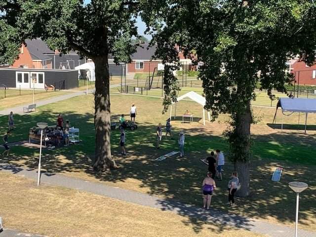 De hele zomer worden er leuke activiteiten georganiseerd bij Zideris voor onze cliënten. Vrijdag 7 augustus jl. was het spelletjesdag. Lekker in de schaduw van de bomen spelletjes spelen! #vakantieweken #Zideris