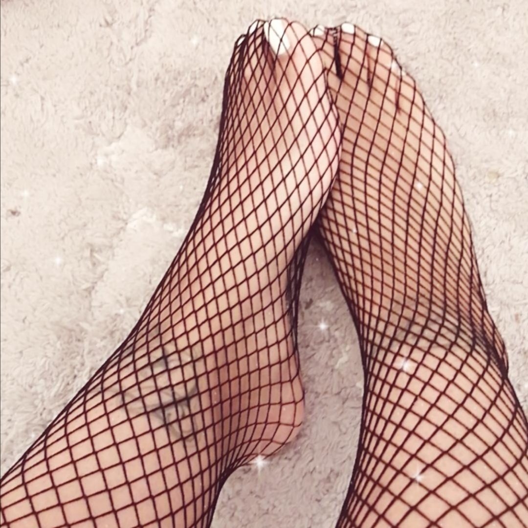 Footfetishcdmx's tweet photo. #NuevaFotoDePerfil
#FOOTFETİSH
#feets
#soles
#footjob https://t.co/3gsn4JqYoI